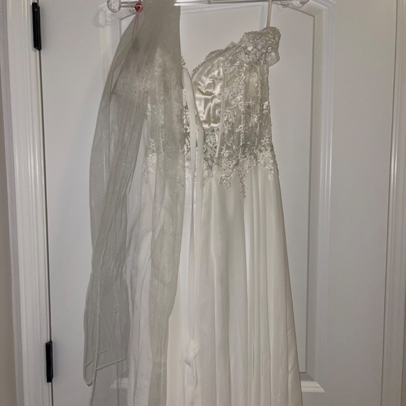 White dress - Picture 12 of 14